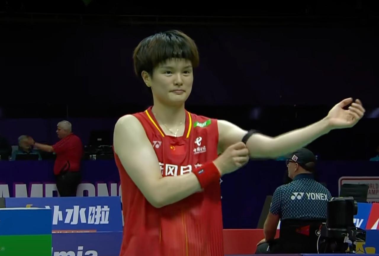 羽毛球世锦赛国羽遇到跟国乒类似的尴尬，中国羽毛球队共获得11个八强席位，成为最大