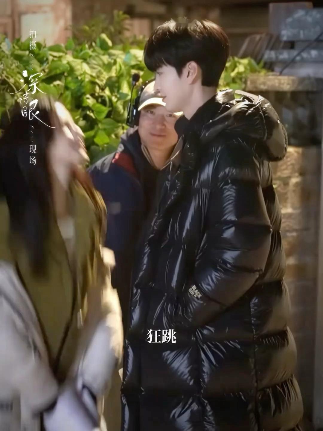 豹猫特别萌 一个兜里是豹🐆一个兜里是猫🐱和爸爸妈妈同框了（图九 ​​​
