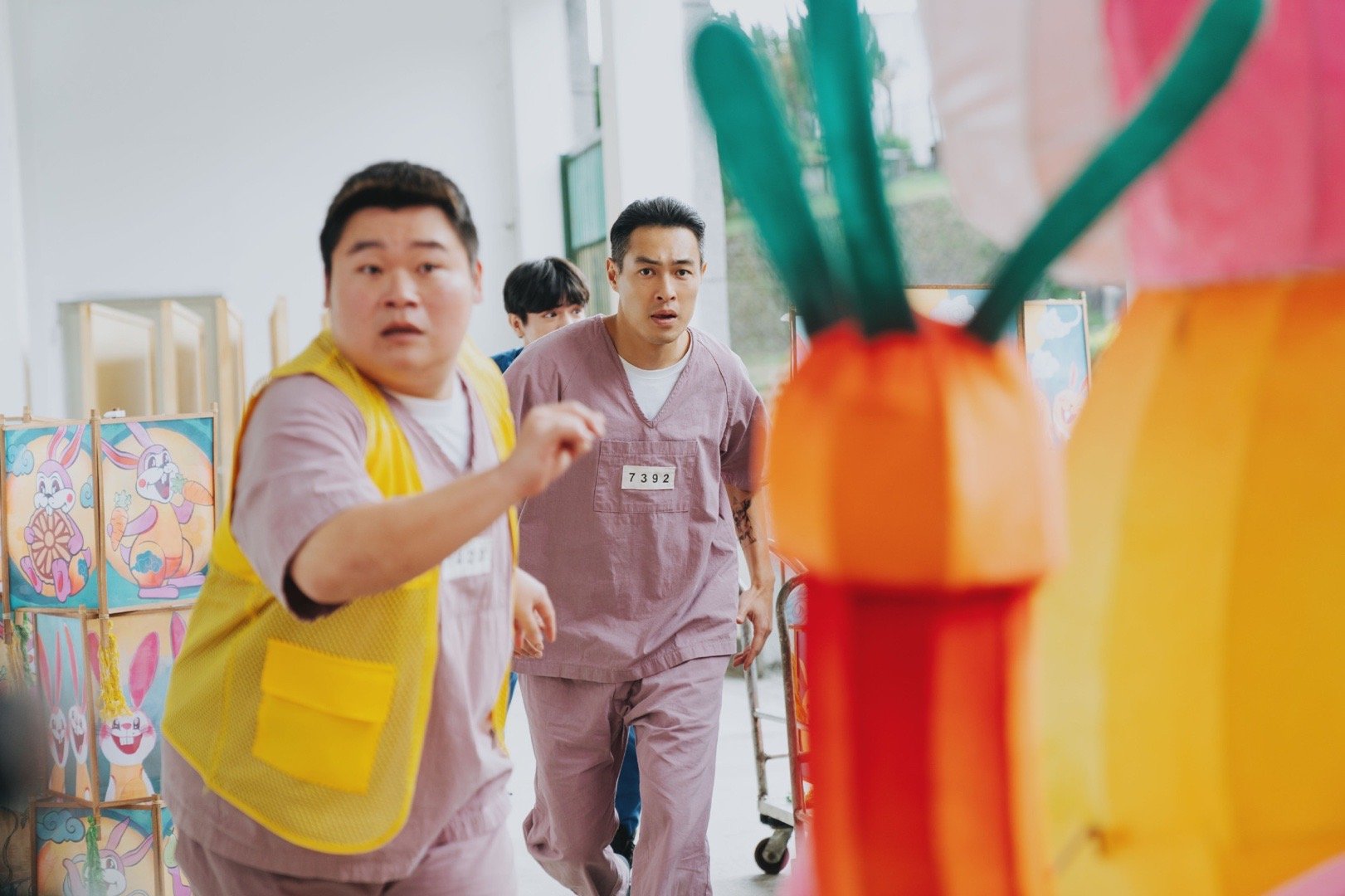 监所男子囚生记 作品收官！9568的越狱计划，是一场笑泪交织的人性试炼。为父则柔