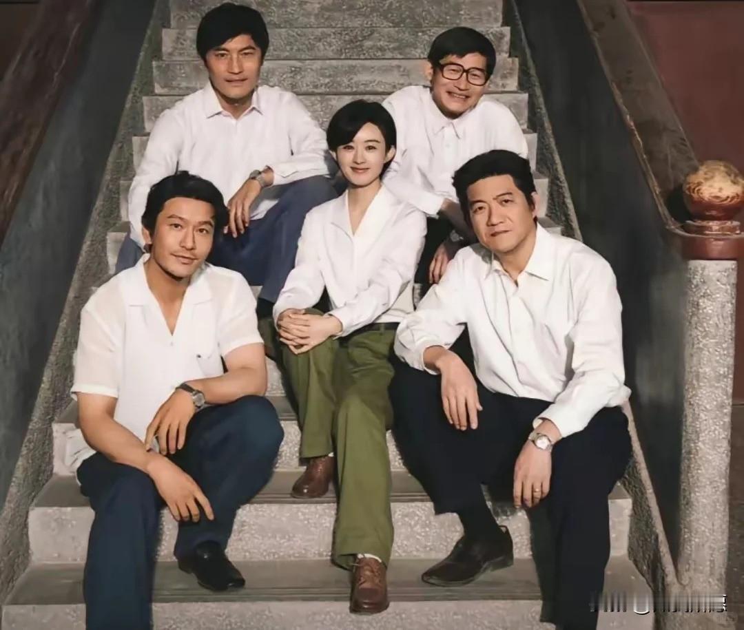 咱就说，
赵丽颖这次恐怕又要“闯祸”了！
《小城大事》这演员阵容，简直是把演技派