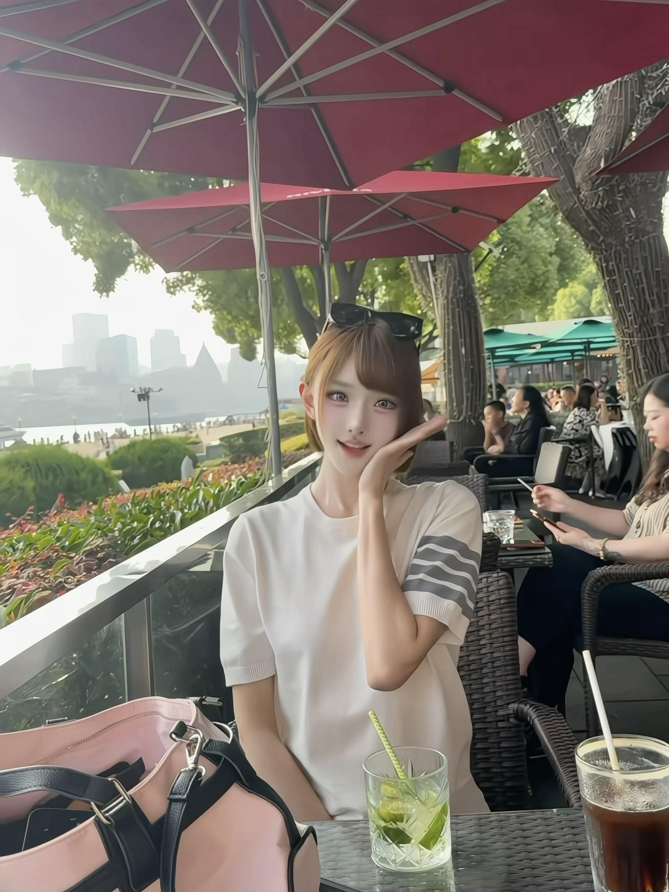 大家都说我长发好看，可是我更偏爱短发。毕竟美女们都是长发及腰的洋娃娃...