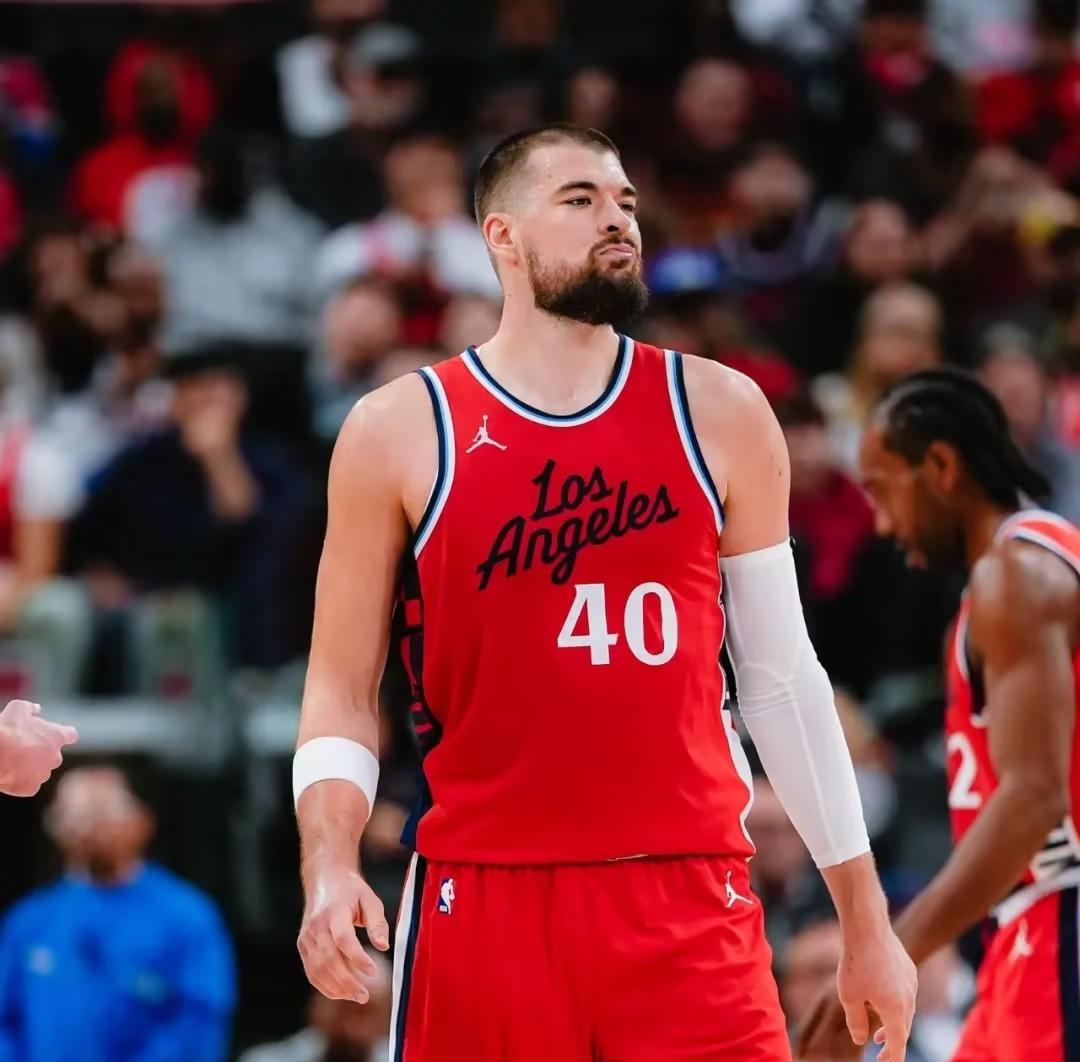 祖巴茨必须送走
原因很简单，他现在已经不符合快船战术要求，严重阻碍登卡的进攻空间