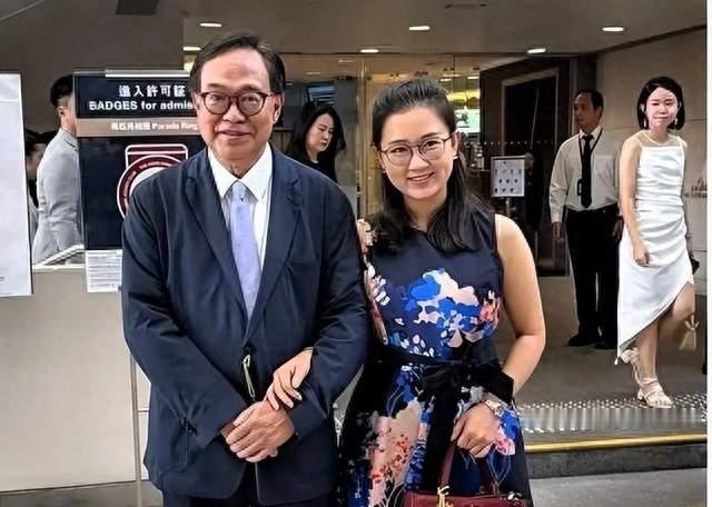 32岁香港女演员与73岁丈夫大婚，婚礼盛大300人参加，交往仅三周