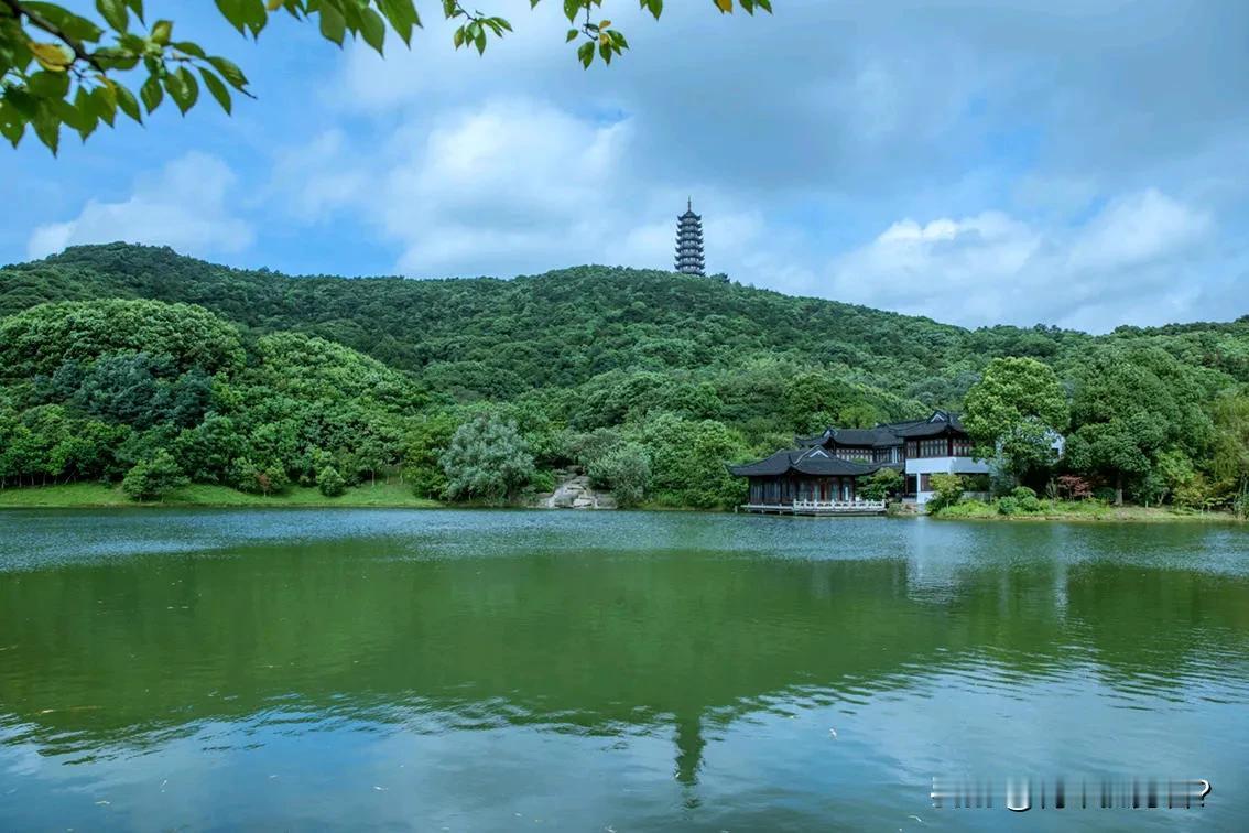张家港香山建设的不错，比怕苏州天平山要轻松很多。不过略微觉得没意思，远不能和黄山