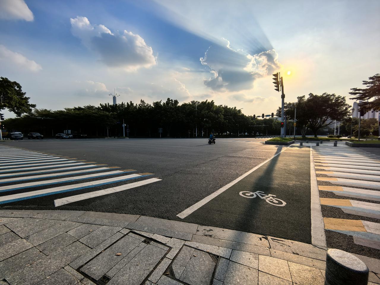 很多人错误地认为，如果没有深圳，深圳的资源就会分给珠三角其他城市。这根本就是错的