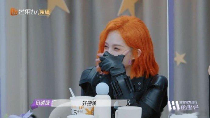 #李一桐画下受害者又多了一位##李一桐重新定义蝴蝶骨# 李一桐的画太抽象了，你别