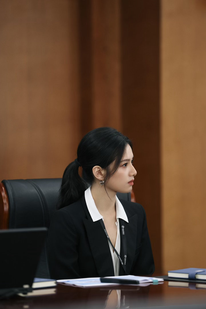 张婧仪野狗骨头28集18分57秒从前一直被陈异守护，这次换苗靖不顾一切奔赴爱人，