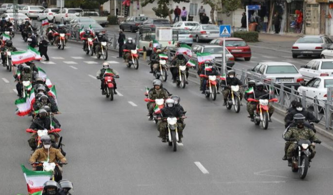 德黑兰基层民兵主动上街巡逻，美媒哀叹伊朗毫无起义迹象，这仗败局已定！《华盛顿邮报