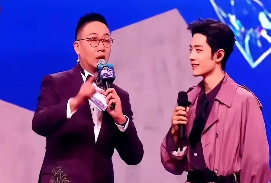 3秒复制方言，肖战把脑子跑成超跑
 
主持人刚说完得闲谨制，他张嘴就跟，连上海阿