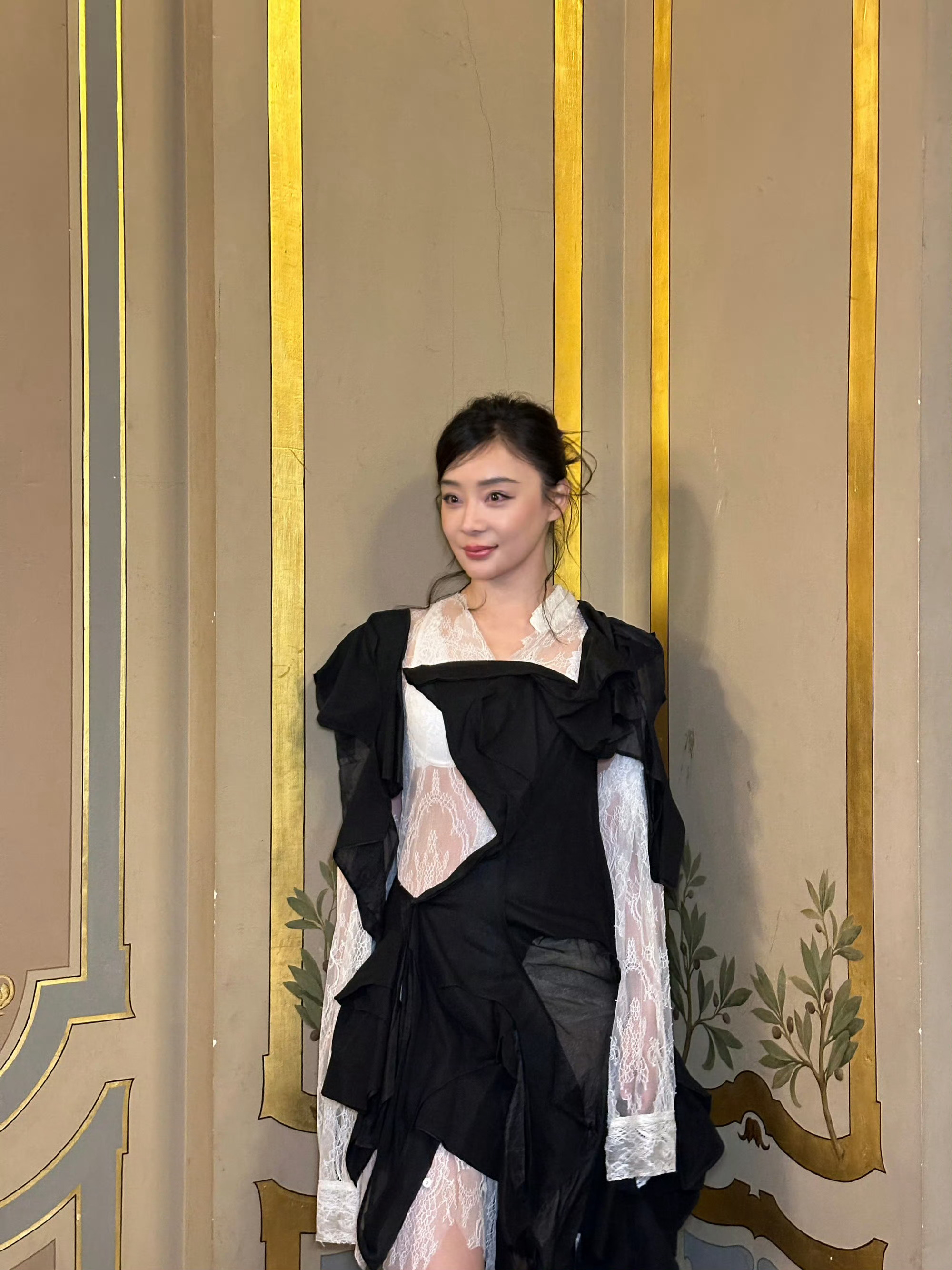 袁姗姗秀场东方美好有生命力的感觉，展现女性的美 ​​​