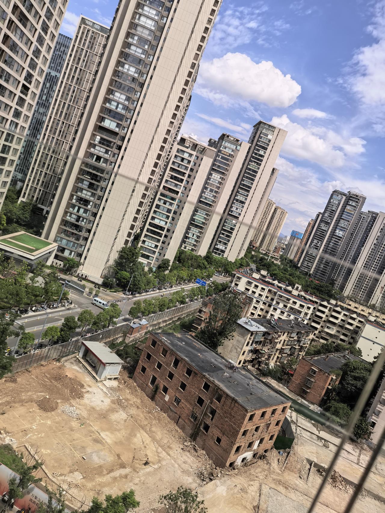 昨为昆明一环边与二环内千亩大盘，本来最先是云南建投与中国华润集团下属的华润地产联