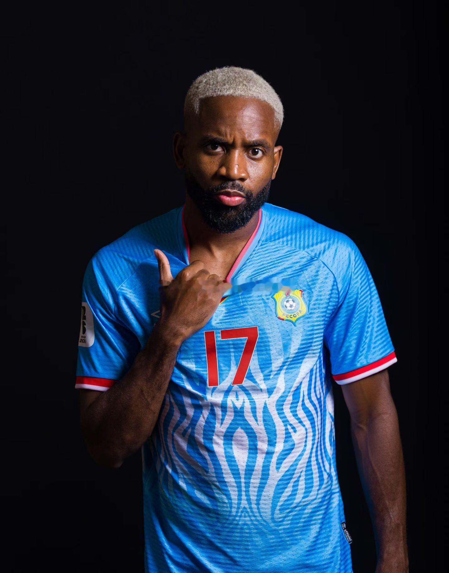 巴坎布更新世界杯定妆照🇨🇩微信好友居然要踢世界杯了👀北京国安世界杯围观世界