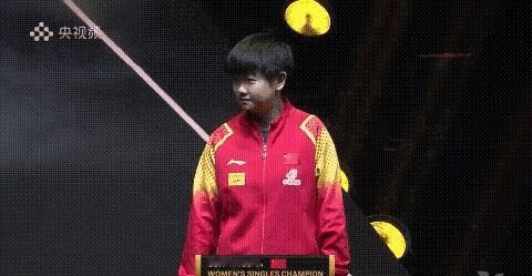 🔥孙颖莎夺冠，刘国梁笑开花！WTT女单现场神级互动曝光！
刚刚，WTT女单决赛