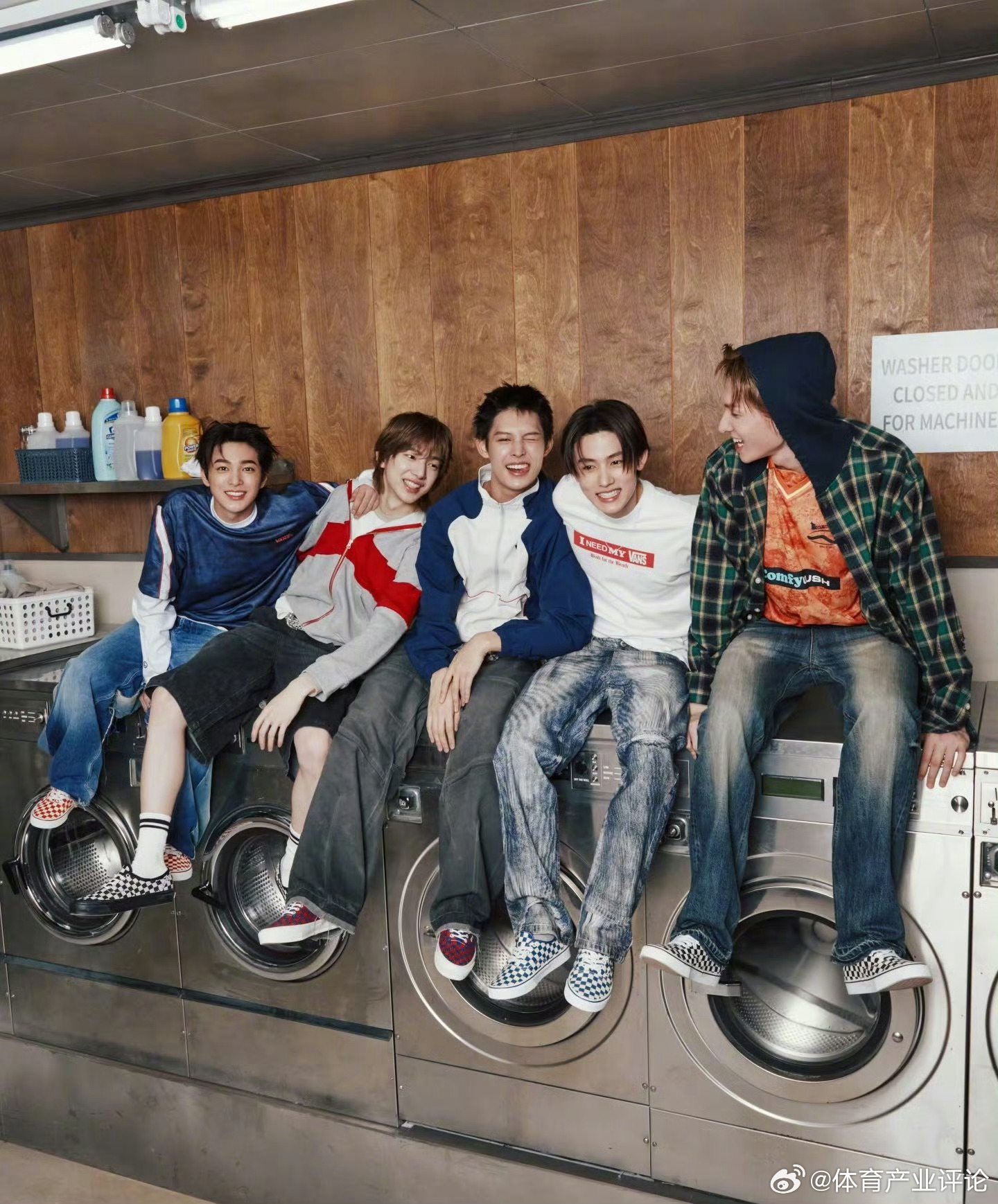 vans cortisVans签约了韩国男团Corrtis，这个男团成立不到一年