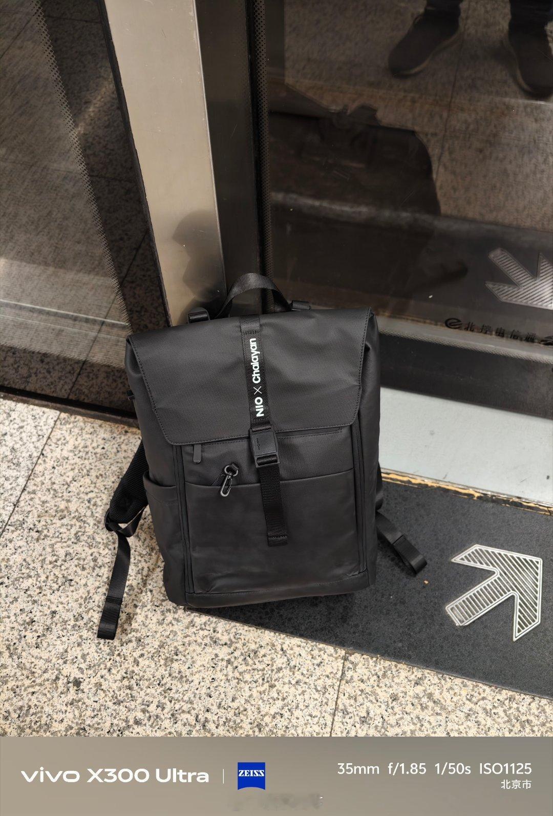 有没有人出国只背包不带箱子的？我只认识一个人，潘达。