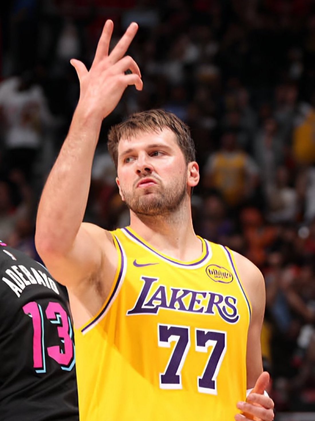 太离谱了！！！过去12场的东契奇……——对步行者，44分9篮板5助攻——对尼克斯