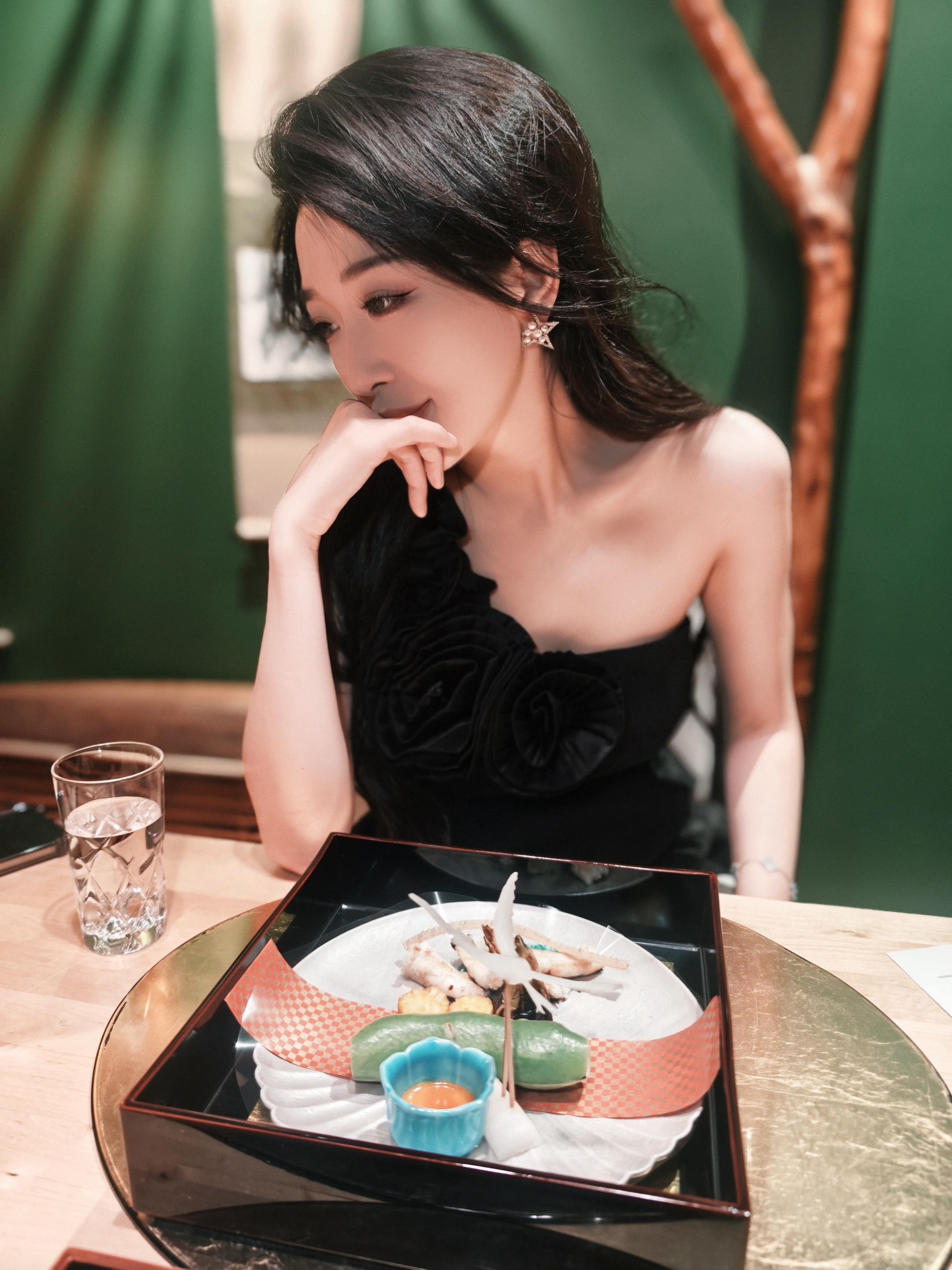 愿岁月不败美人。