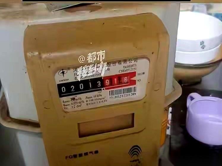 河南开封，刘先生手里的燃气账单猛地一抖。整整3700块！可他家燃气，白用了三年多