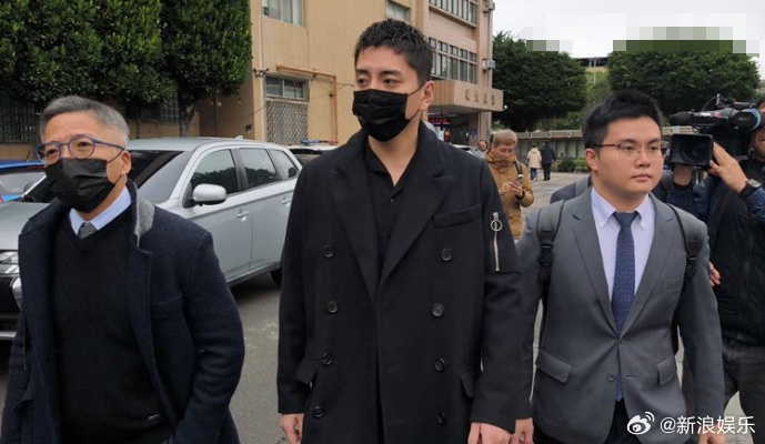 王大陆和女友不认罪王大陆说职业是当兵 据台媒，王大陆帮女友阙沐轩讨债涉嫌泄露个资