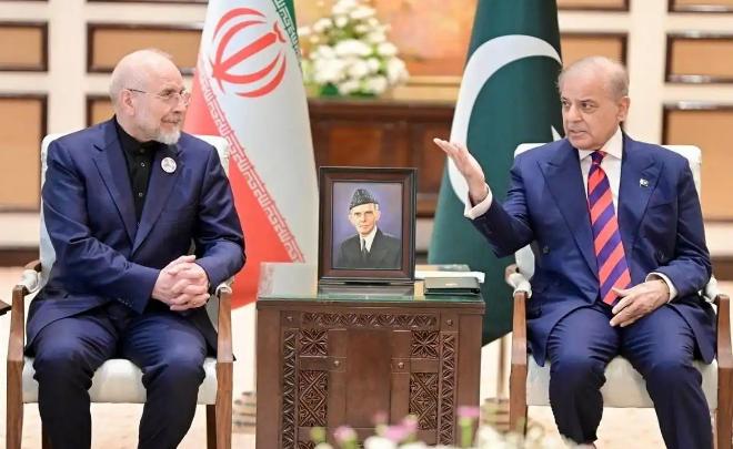 支持率创80年新低！特朗普内外交困，总统宝座岌岌可危。重磅爆点！特朗普支持率暴跌