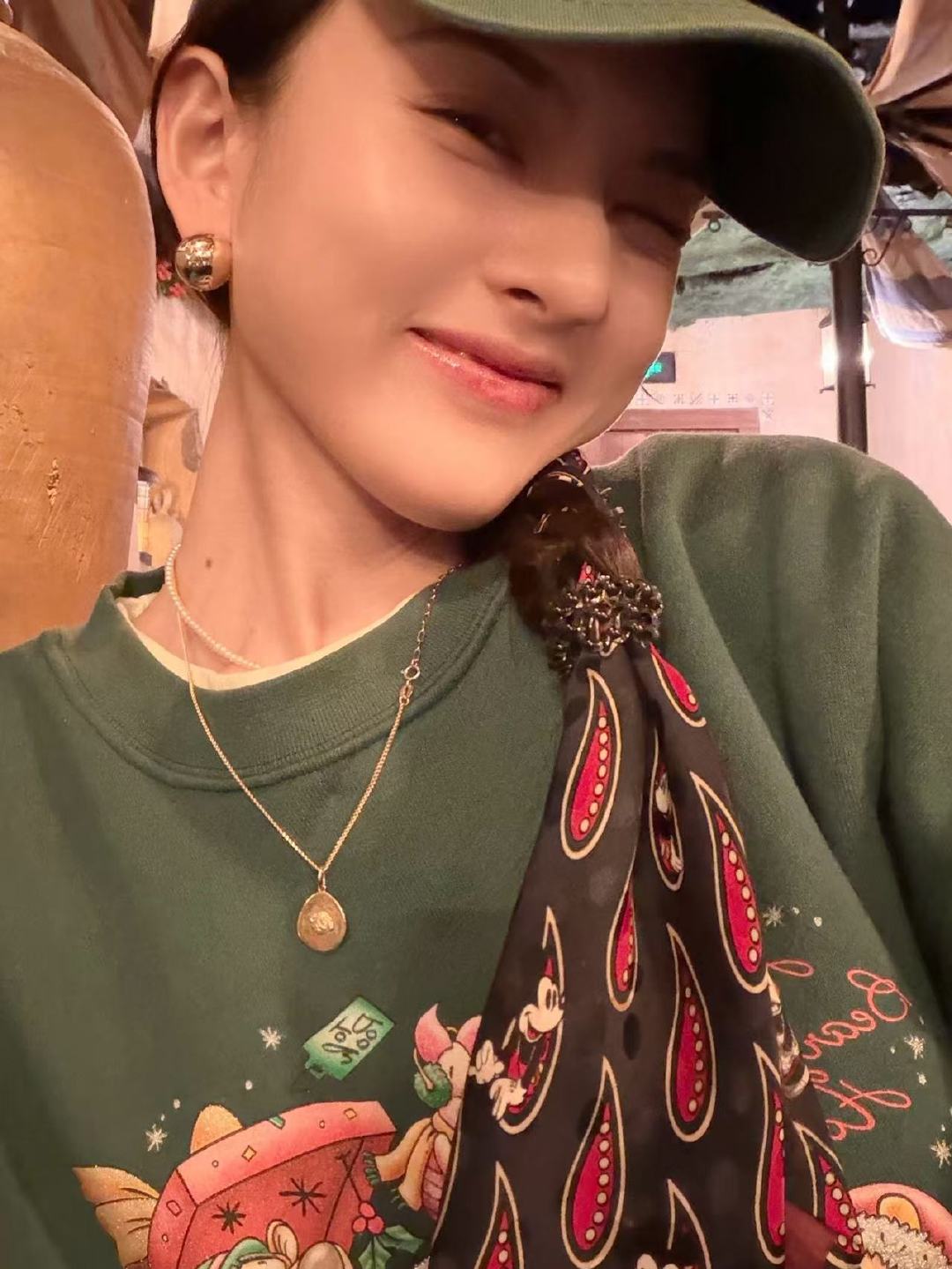 宋祖儿晒迪士尼九宫格plog宋祖儿迪士尼九宫格plog宋祖儿迪士尼九宫格plog