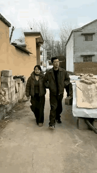 青竹蛇儿口，黄蜂尾上针。两般皆是可，最毒妇人心！