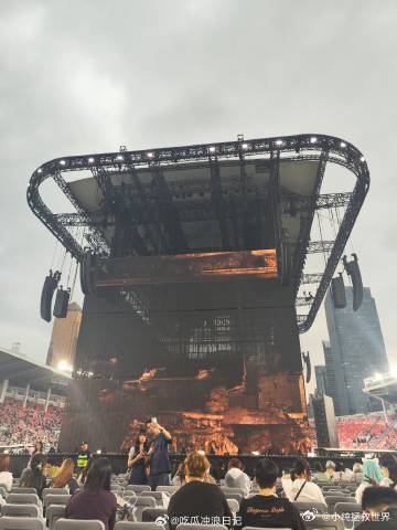 薛之谦就差把舞台建到地铁口了 薛之谦的广州演唱会，93米超宽四面台和360°设计