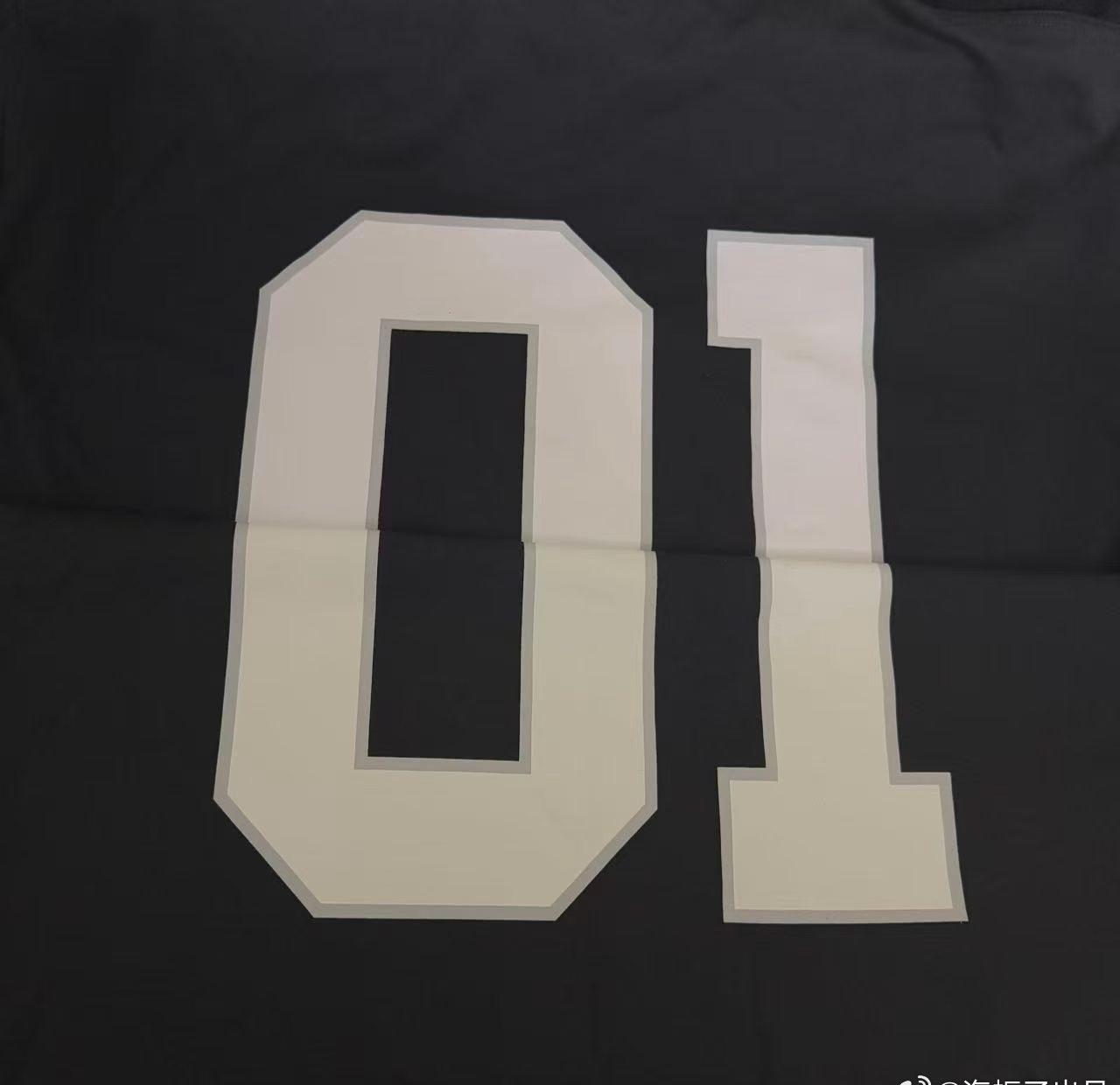 巴黎01短袖
​所有难点已经解决 循环刺绣
​
​字母牛仔布已经去定染了 边缘刺