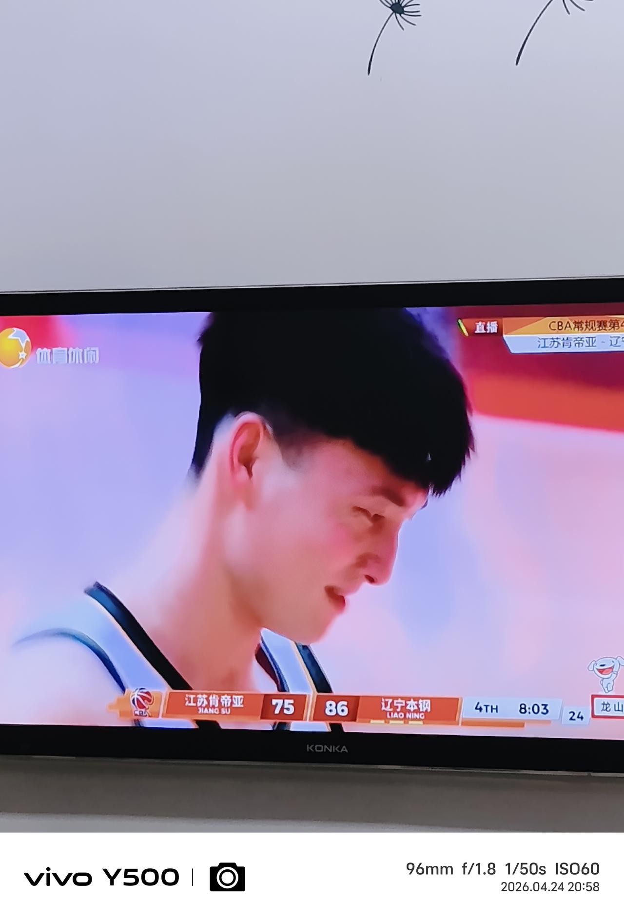 格律诗有口诀
“仄仄平仄仄”
“平平仄仄平”
这仿佛说的是辽宁本钢男篮的球员吴昌