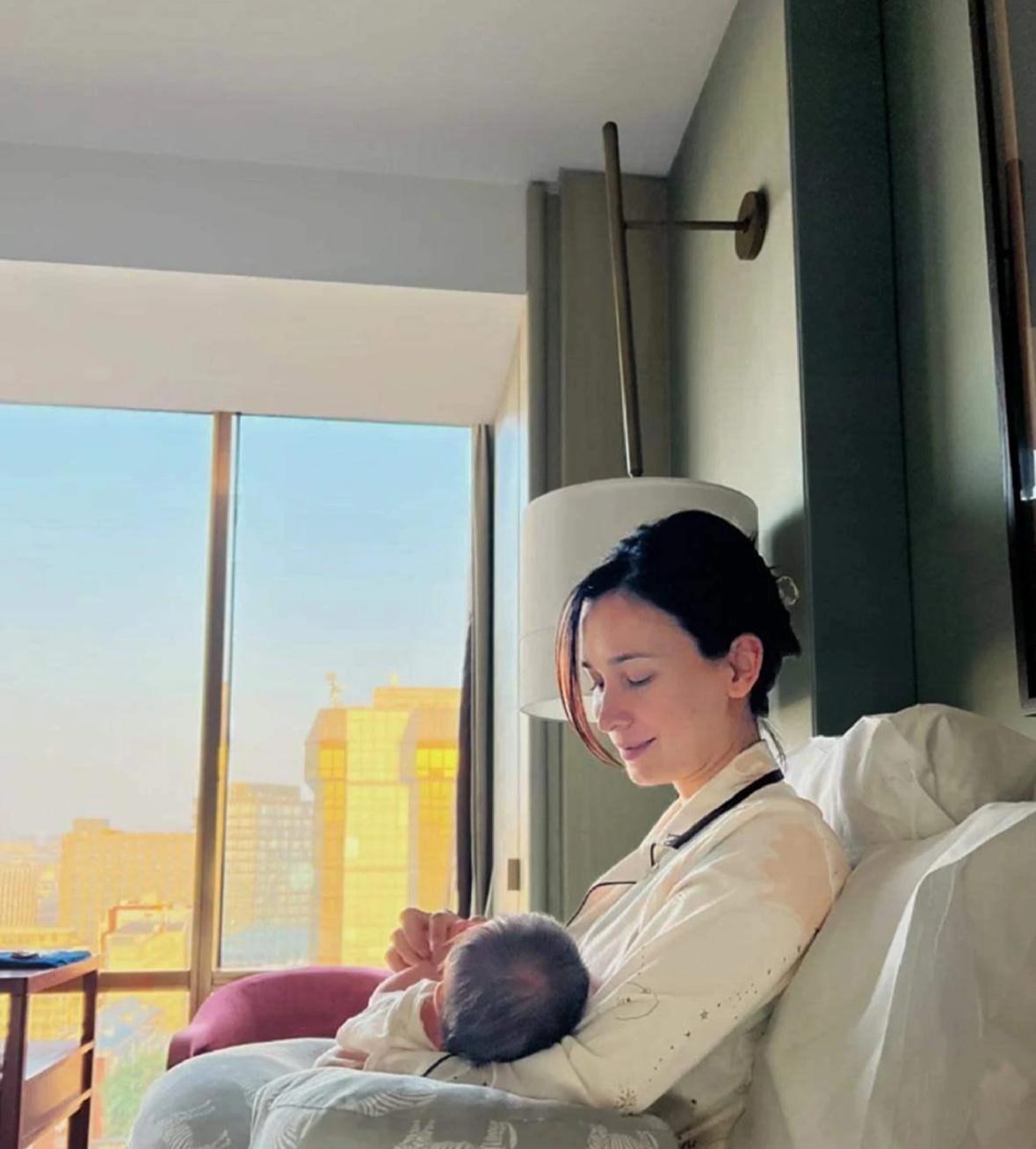 妈妈们的互联网嘴替来了卢靖姗简直是妈妈们的互联网嘴替  卢靖姗简直是妈妈们的互联