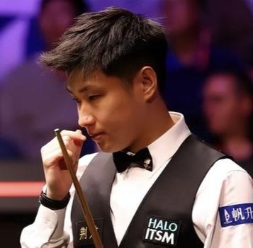 丁俊晖“魔咒”或将再现，1/8决赛战胜丁俊晖的赵心童，第三阶段先后二局强拼长台不