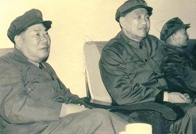 1982年，开国少将尤太忠视察部队，见一副团长好生眼熟，暗骂一句大事不好，立刻打