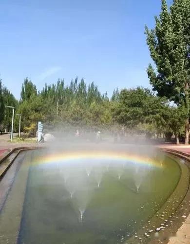 包头城市中， 比赛汗塔拉草原还出色的公园长廊，你知道吗？
由西向东，贯穿包头城区