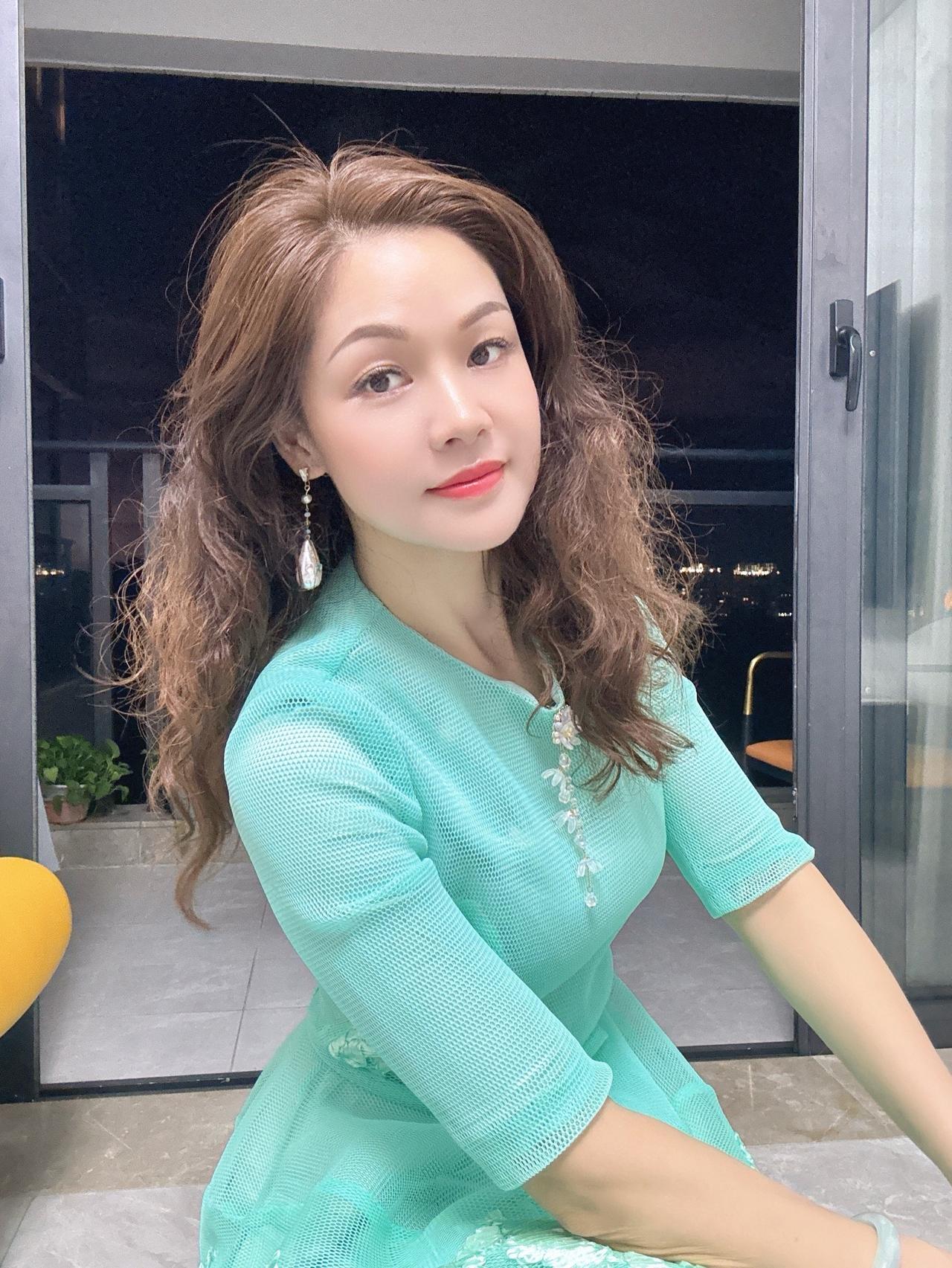 当你把独处时拍下的照片发出来，你其实是在做两件事：一是完成了自我表达的闭环，从观