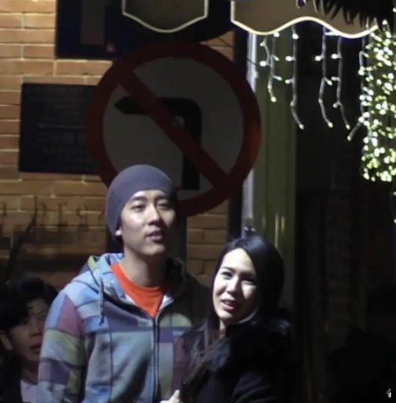 陈慧琳49岁弟弟陈司翰自曝已婚，婚礼在公园举办，已转行录有声书！ 