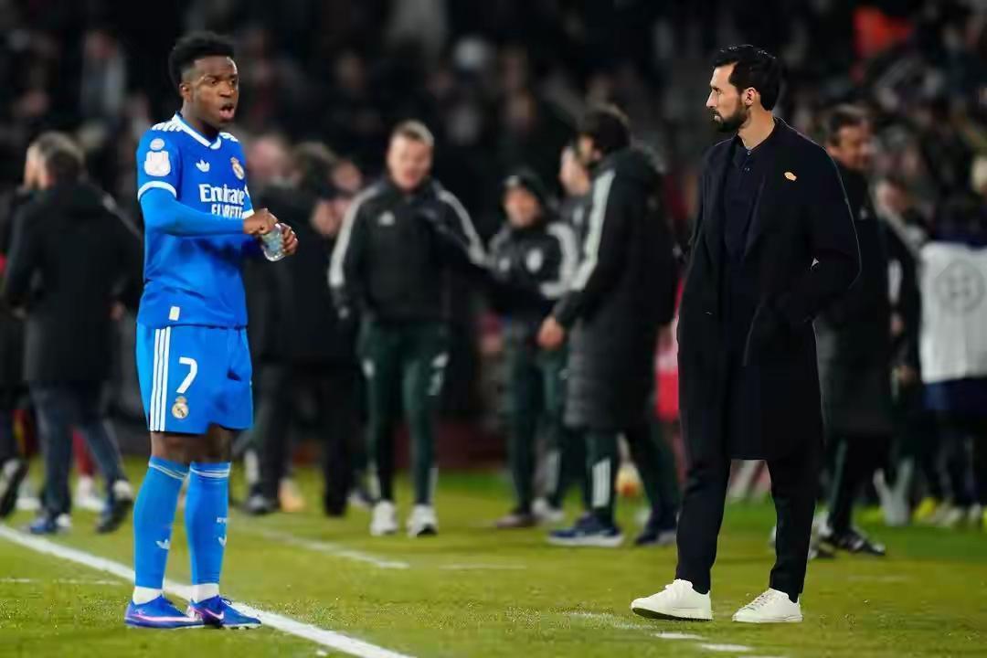 皇马在3天内丢了2个冠军，问题到底出在哪里……？

1月12号，皇马2-3不敌巴