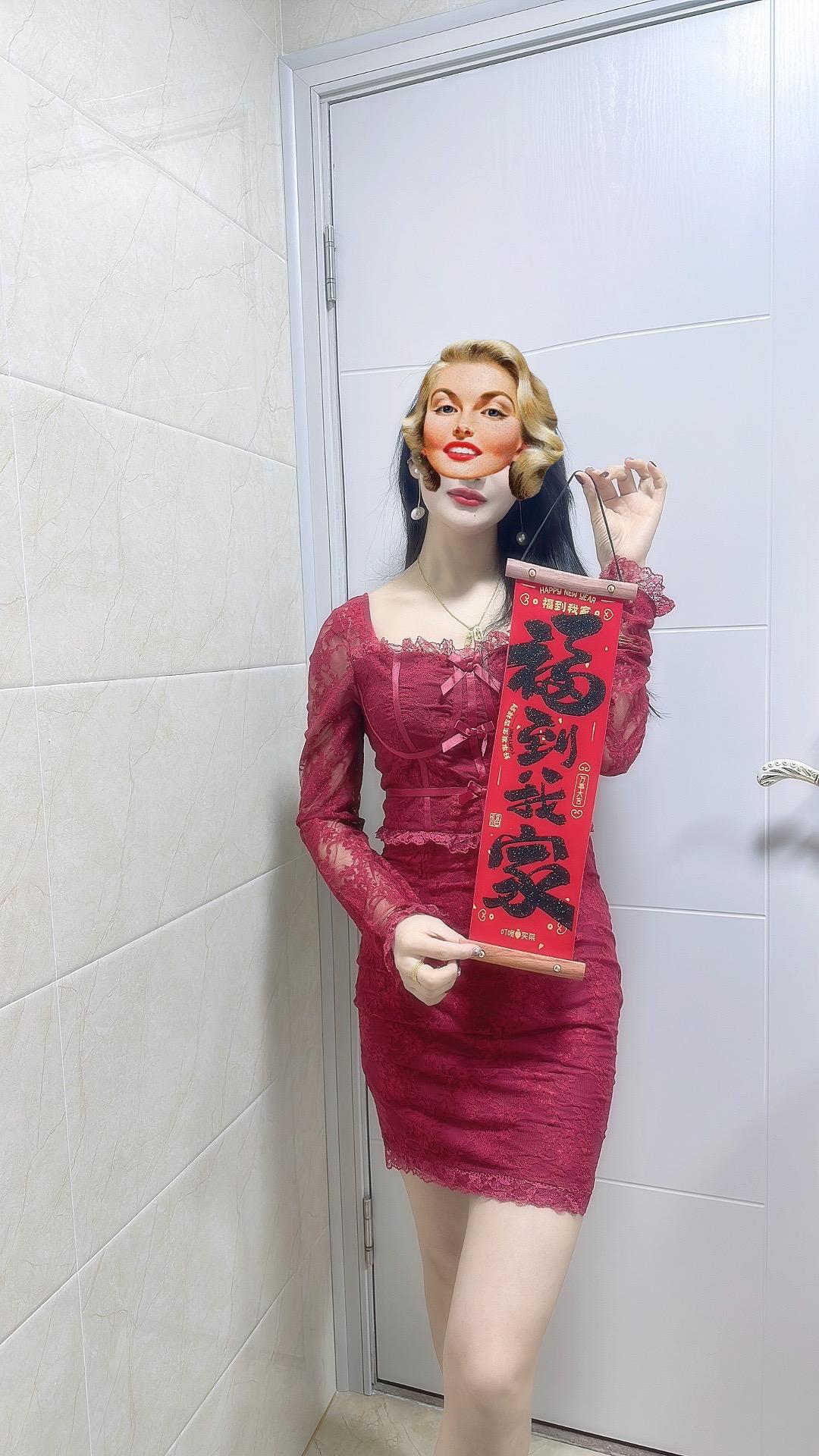 “祝福的话，年年都是那一套，你我平安就好，其余的都是锦上添花！”