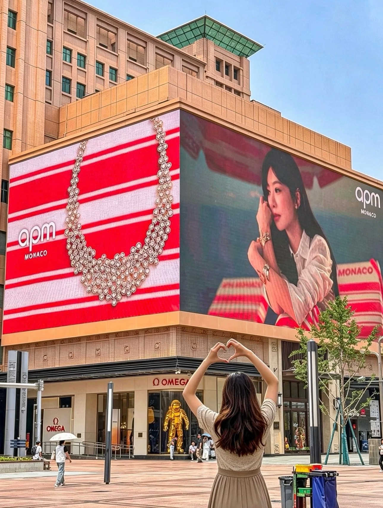 杨紫apmmonaco全球品牌代言人 📍王府井百货大楼超大！绝美！地广！！！！