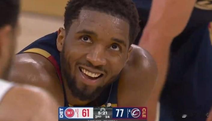 哈登三节24+11，米切尔25分，骑士三节90比77领先活塞！
第三节引领一波开