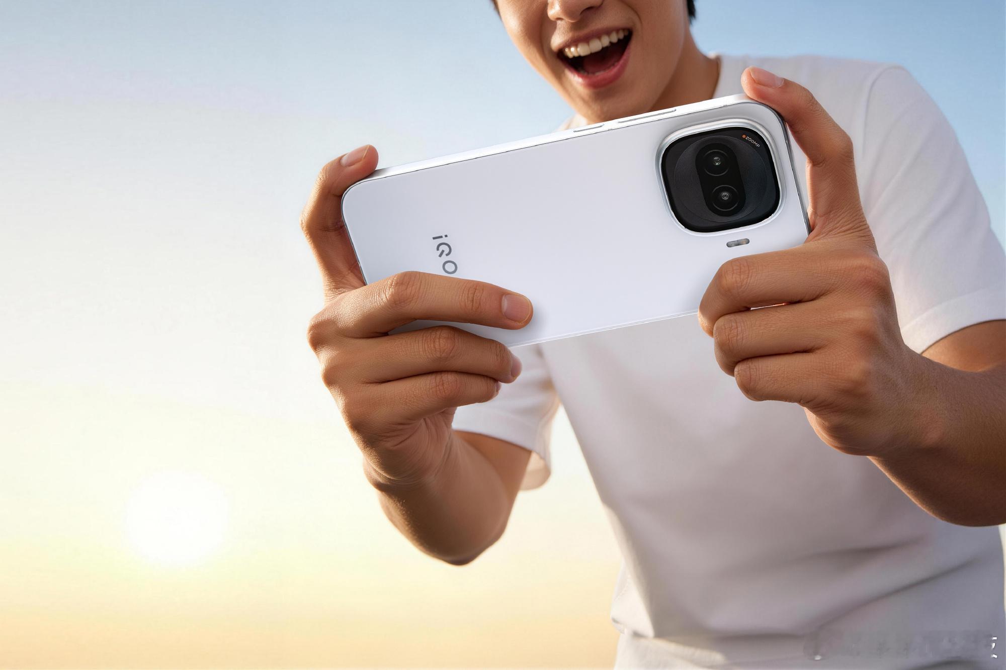 Z11 Turbo的外观满分10分的话，你们能打多少？后置Deco的造型依然是圆