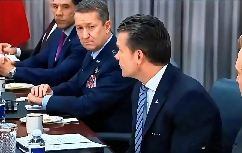 1月11日下午的最新消息，速报，全都不容错过，第三条：特朗普评估对伊朗军事打击新