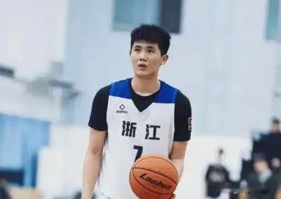 未来之星！今天下午进行的全运会U18男篮季军争夺战中，上海队98-90力克浙江队