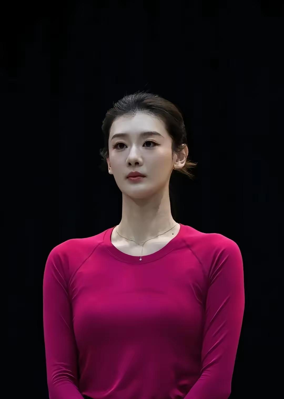 天一放晴，腿就痒。
别躺了，出门跑两圈。
风灌进衣服，脑子也跟着清了。
跑不是为