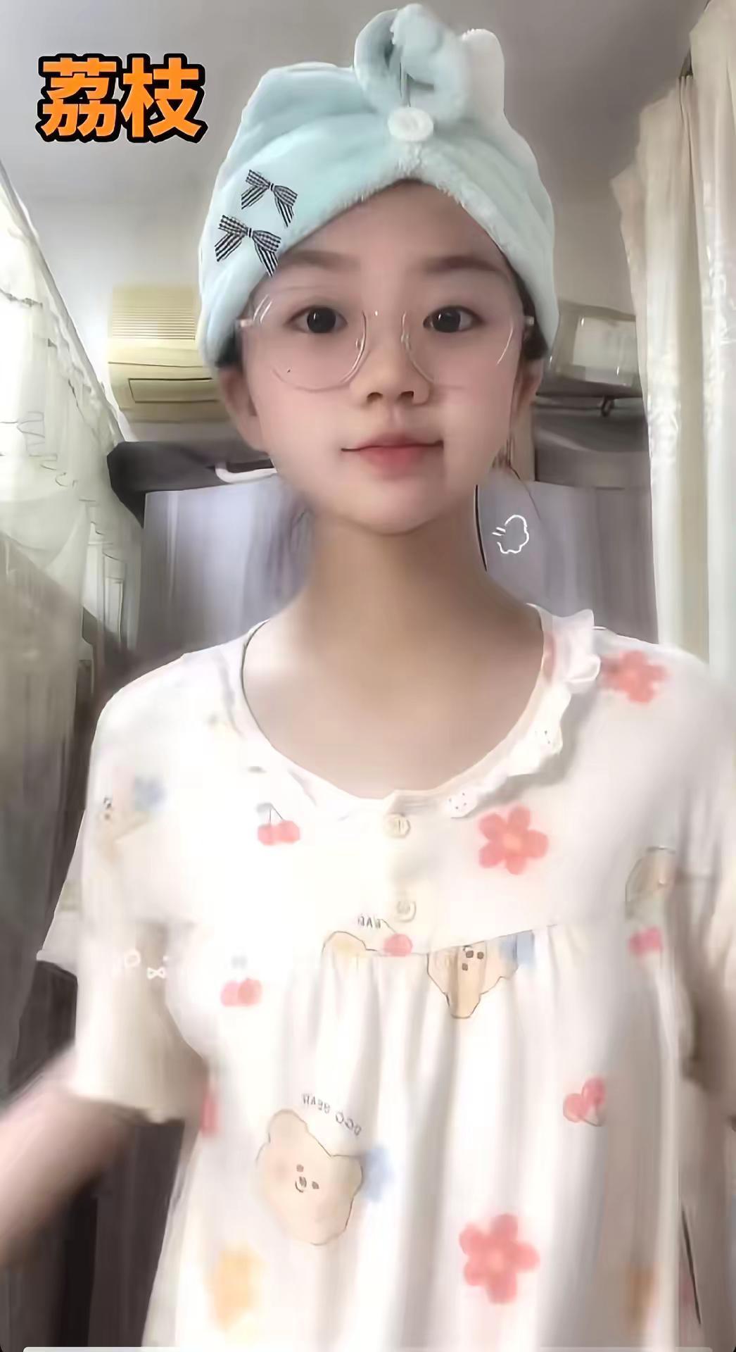 走，约会去😜😜😆😆。睡衣穿搭 甜系女孩