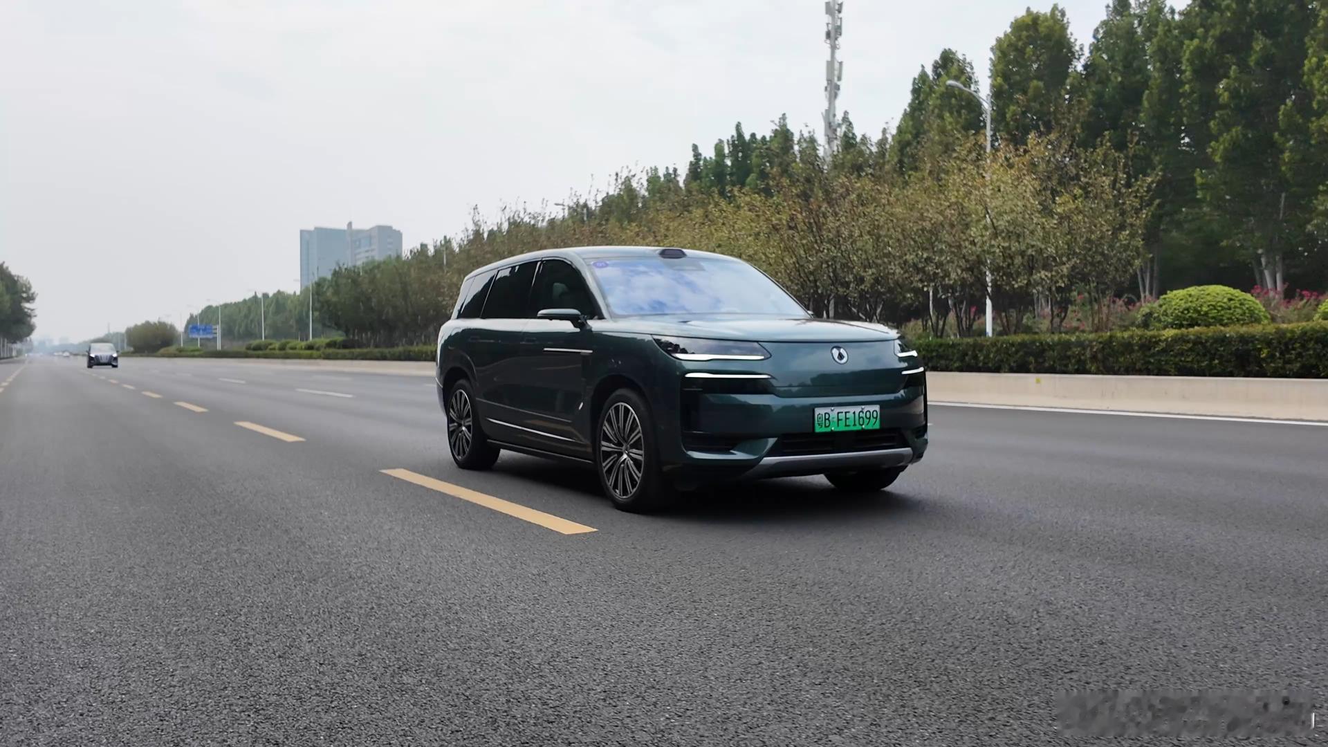 作为家族旗舰车，腾势N9坐拥易三方、云辇-A，还是天神之眼B多项硬实力加持，52