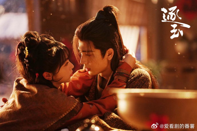 张凌赫新剧人夫感张凌赫新剧人夫感这一块谢征抱孩子的画面太苏了，又温柔又有担当，妥