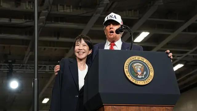 日本正试图以“民族主义”和“安全焦虑”为黏合剂，凝聚社会并推动国家转型。然而，这