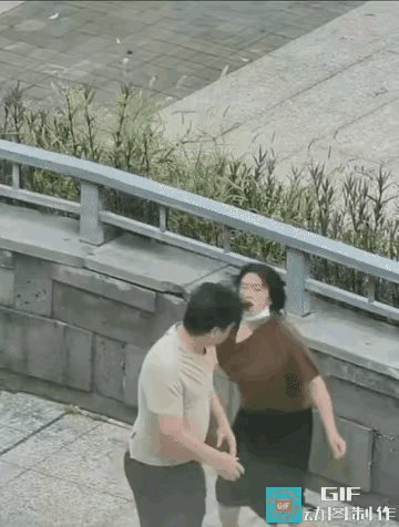 这男人指定是理亏，有把柄落在女人手里了。
不然，但凡有点骨气的男人，都忍受不了女
