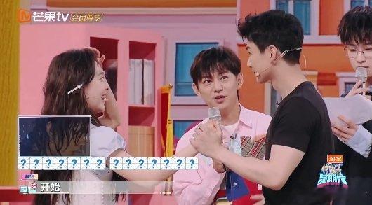 白敬亭章若楠还原恶作剧之吻名场面 白敬亭和章若楠在《你好星期六》的演技真的很棒！