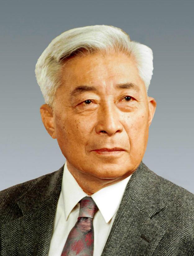 八十年代，北大一名学生被食堂的饭菜逼得忍无可，抄起电话就骂校长，电话那头的丁石孙